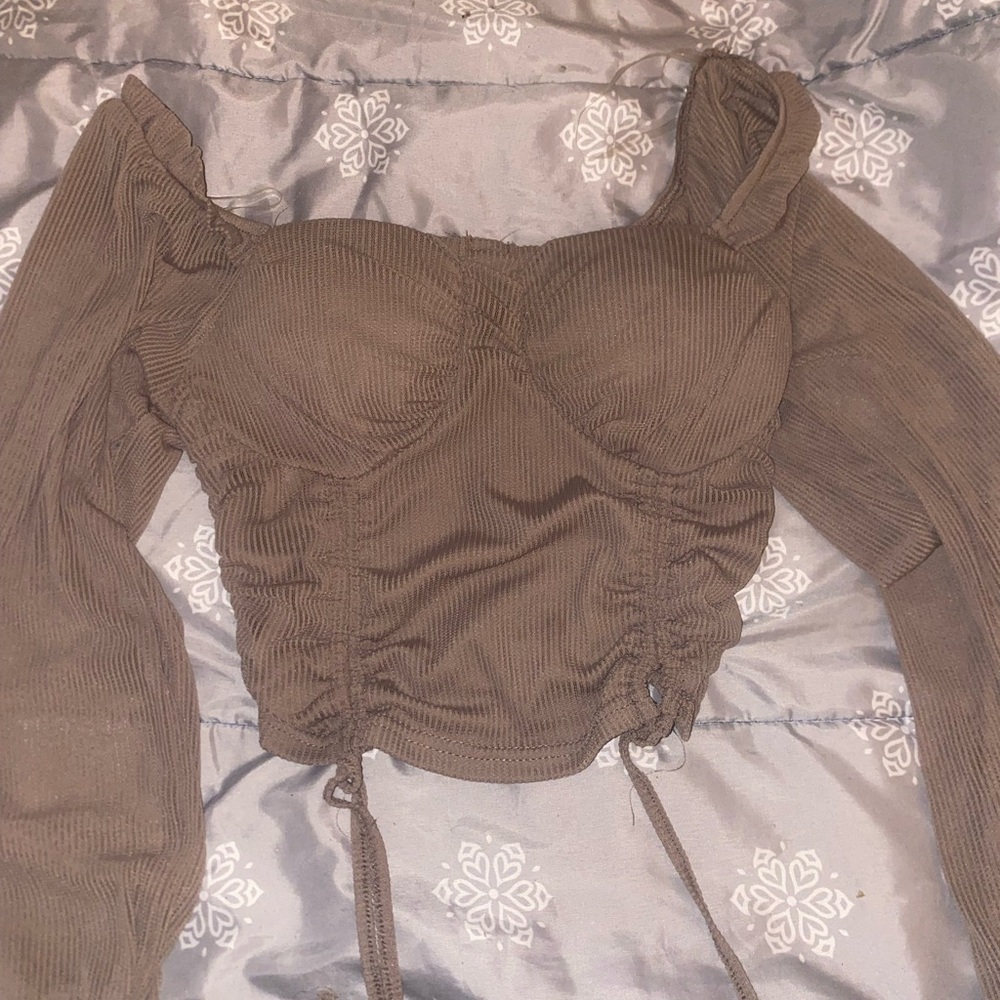 Super cute Cropped sleeved fitted top